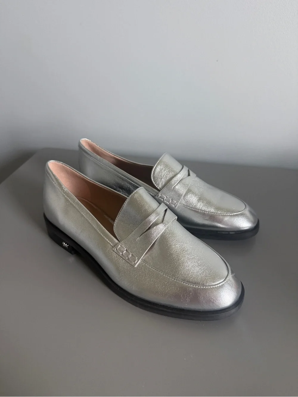 Stuart Weitzman Emi metallic leather loafers ✨